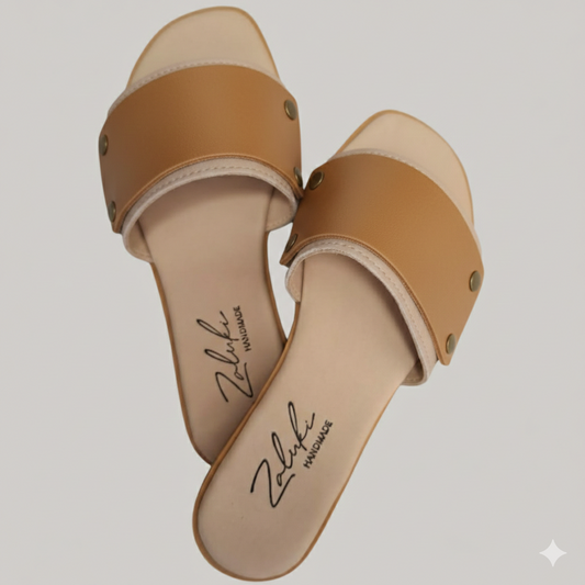 Interchangeable leather sandal
Premium leather switch sandal strap close up