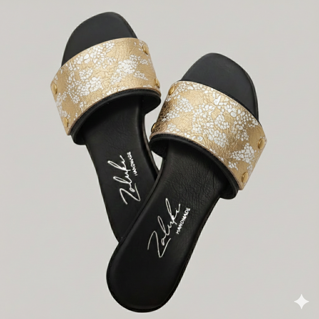 Interchangeable leather sandal
Premium leather switch sandal strap close up
