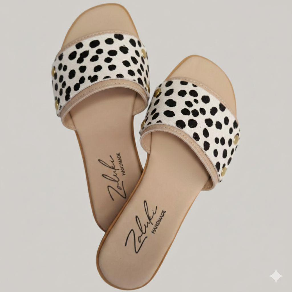 Interchangeable leather sandal
Premium leather switch sandal strap close up