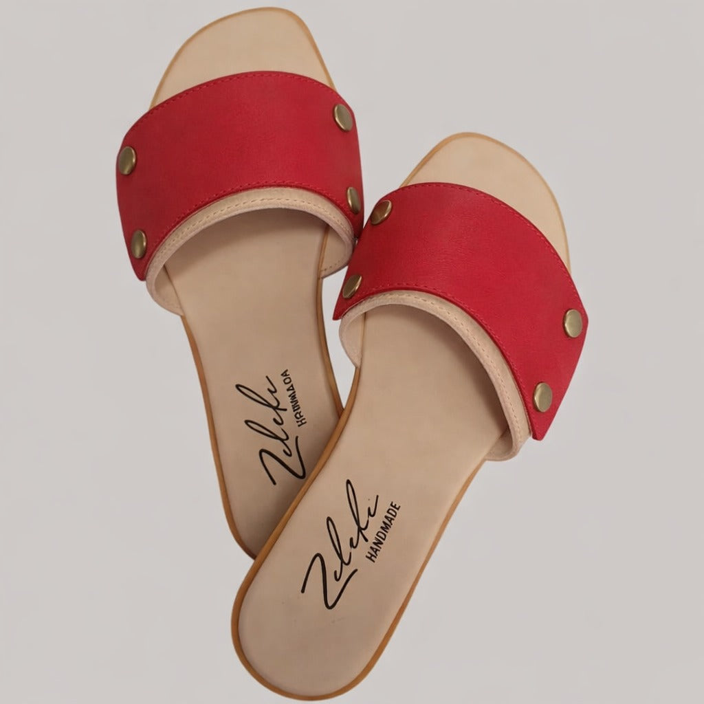 Interchangeable leather sandal
Premium leather switch sandal strap close up