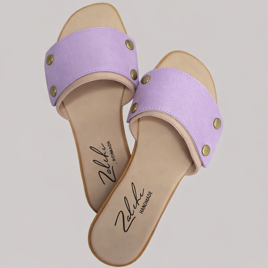 Interchangeable leather sandal
Premium leather switch sandal strap close up