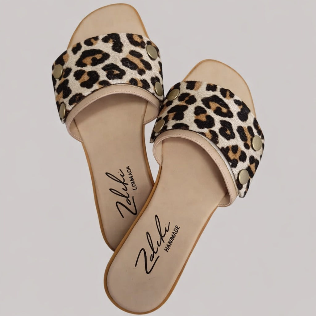 Interchangeable leather sandal
Premium leather switch sandal strap close up