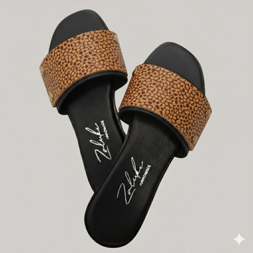 Interchangeable leather sandal
Premium leather switch sandal strap close up