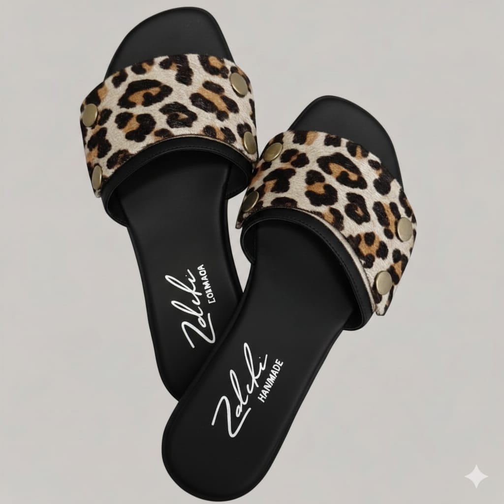 Interchangeable leather sandal
Premium leather switch sandal strap close up