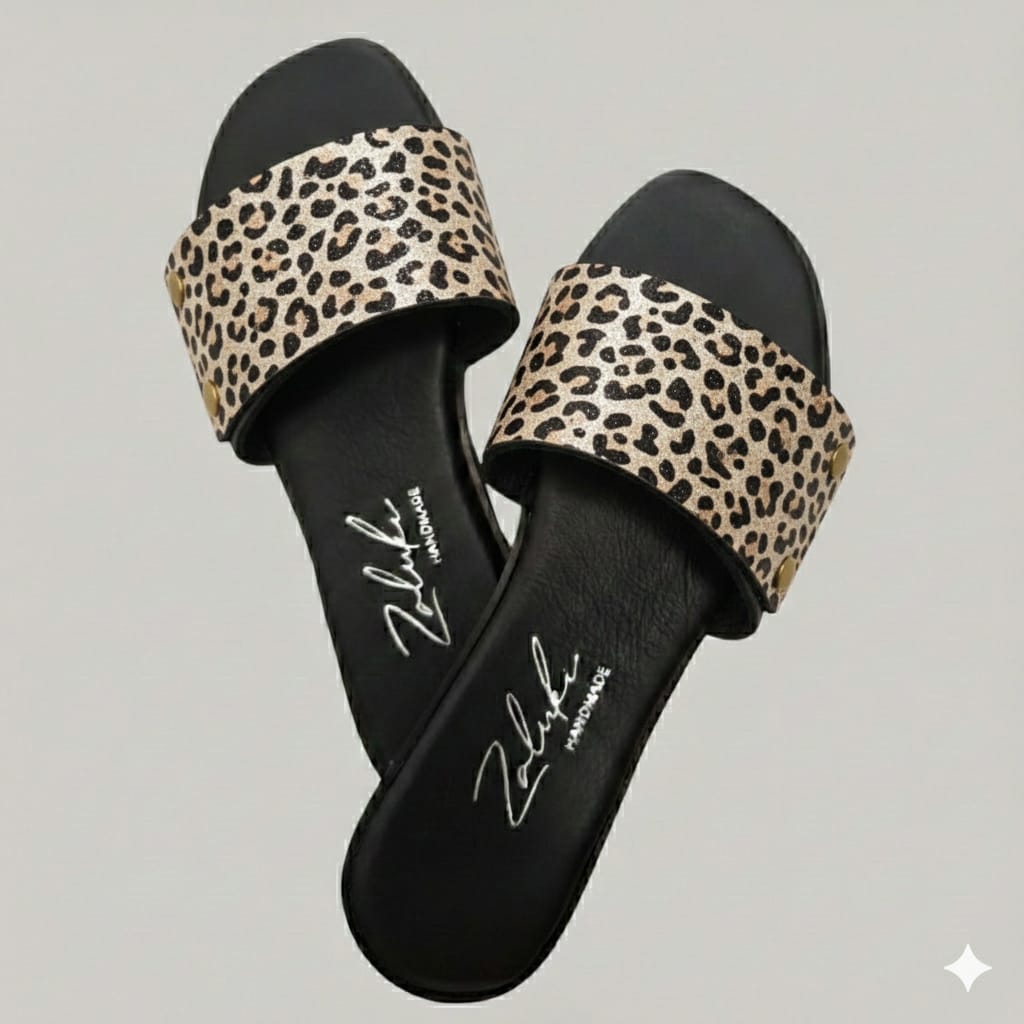 Interchangeable leather sandal
Premium leather switch sandal strap close up